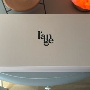 L’ange 2-IN-1 titanium brush dryer. Like new w/ original packaging. 75mm size